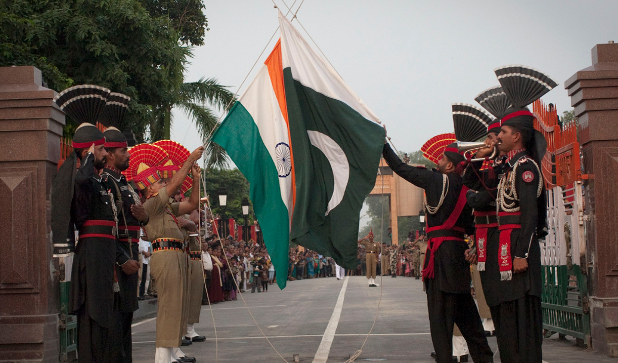 India escalates border dispute with Pakistan by launching missiles after Kashmir tourist killings
