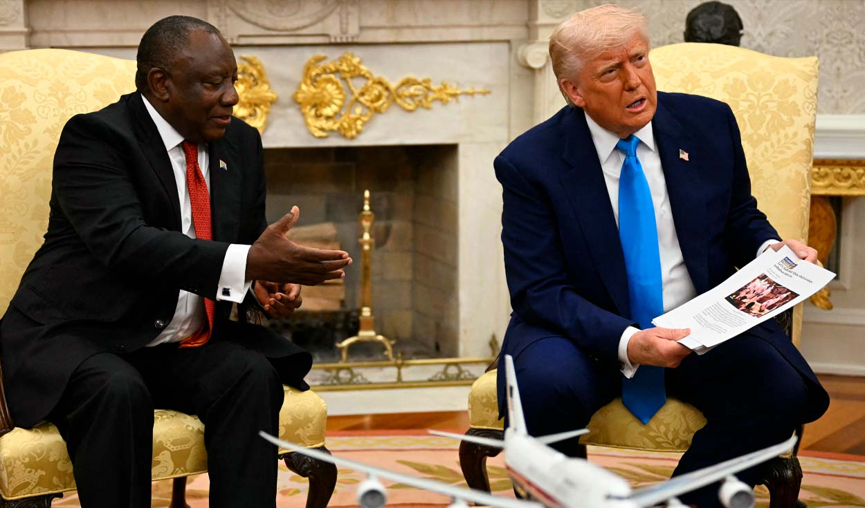 Trump Shows South African President Videos Promoting False 'White Genocide' Claims in a Heated Talk