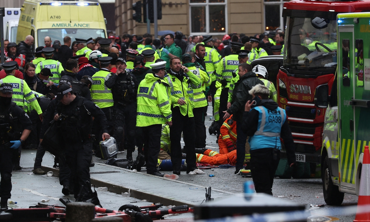 27 people injured after car plows into crowd at Liverpool Premier League parade