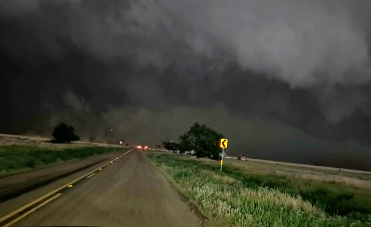 Severe storms hits Dallas Fort-Worth and its moving through North Texas