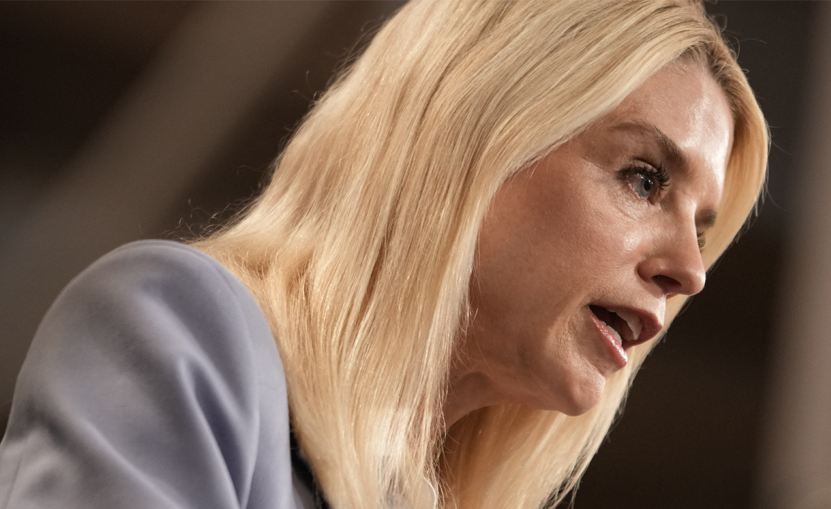 Bondi defends Jan. 6 rioters pardoned saying that L.A. protest are "very different"